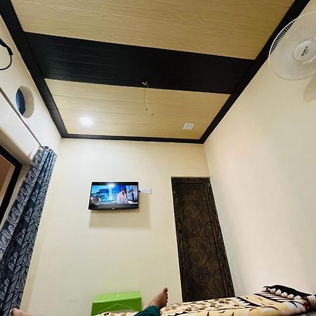 Shanti Paying Guest House Матхура Екстер'єр фото