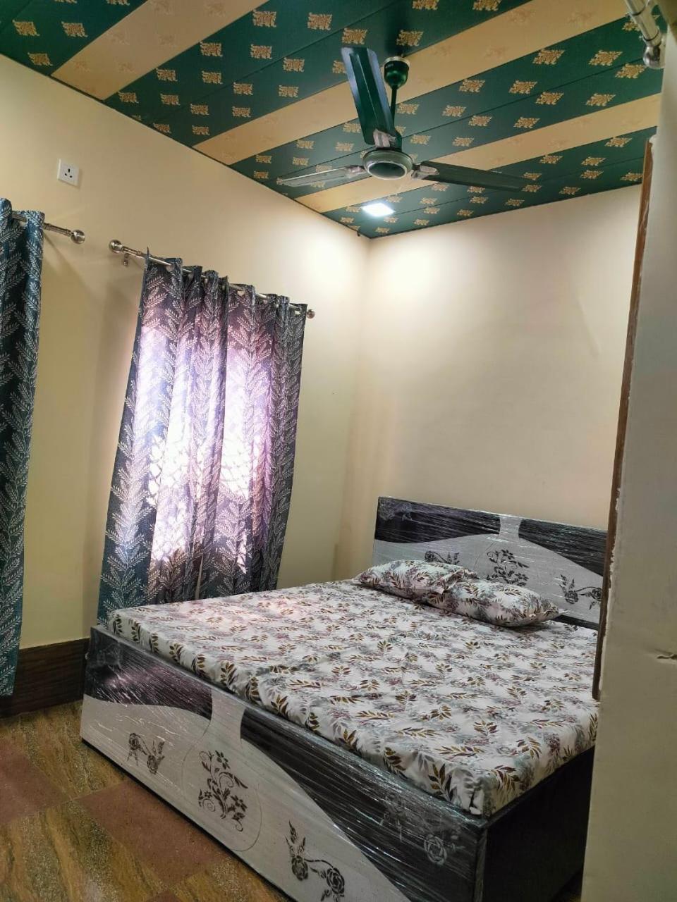 Shanti Paying Guest House Матхура Екстер'єр фото