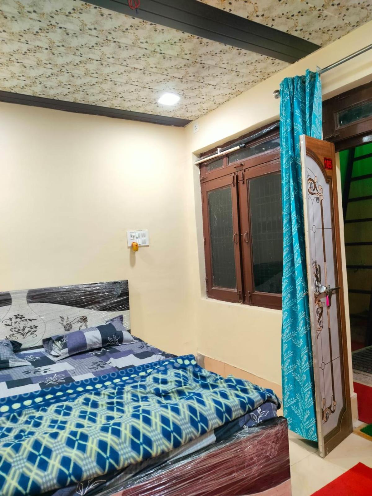 Shanti Paying Guest House Матхура Екстер'єр фото