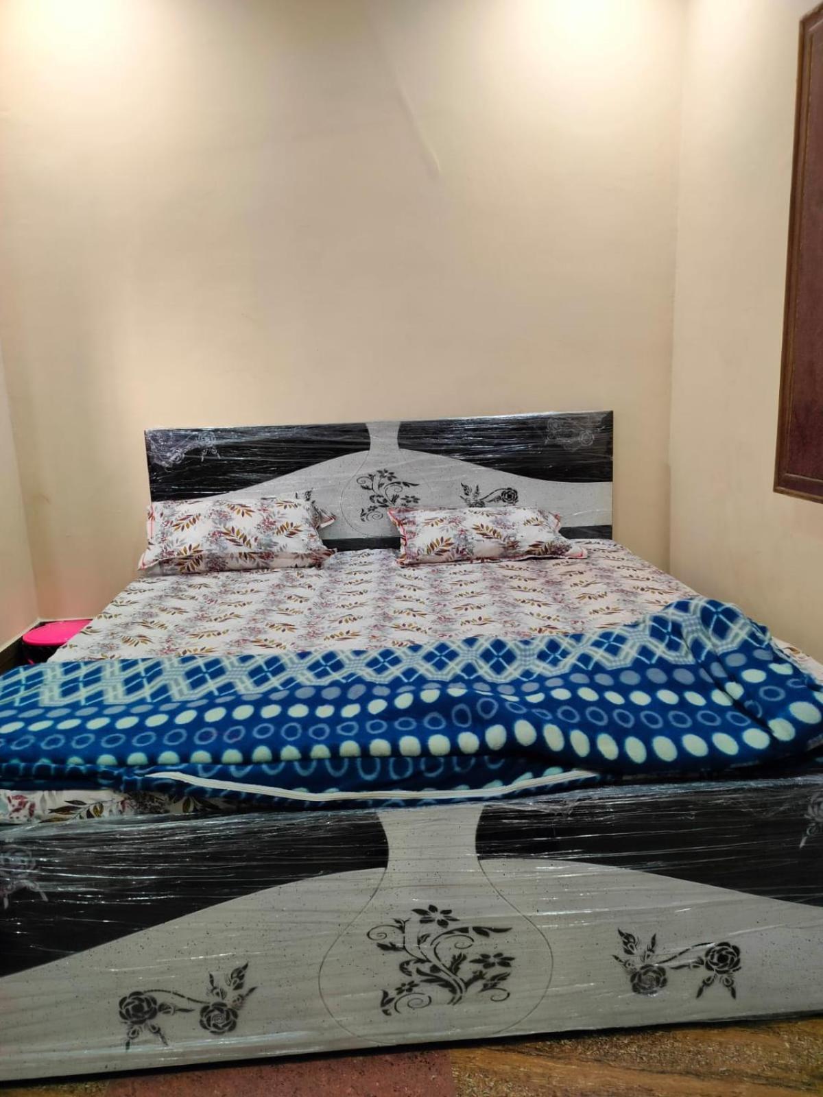 Shanti Paying Guest House Матхура Екстер'єр фото